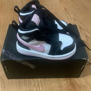 Artic Pink Jordan 1